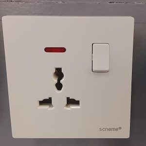Single Universal Socket with Switch